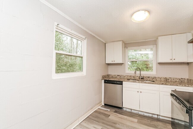 324 Adams Ave, Batesburg, SC 29006 - photo 4