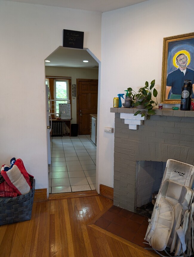 27 S Crescent Circuit Crescent unit A, Boston, MA 02135 - photo 4