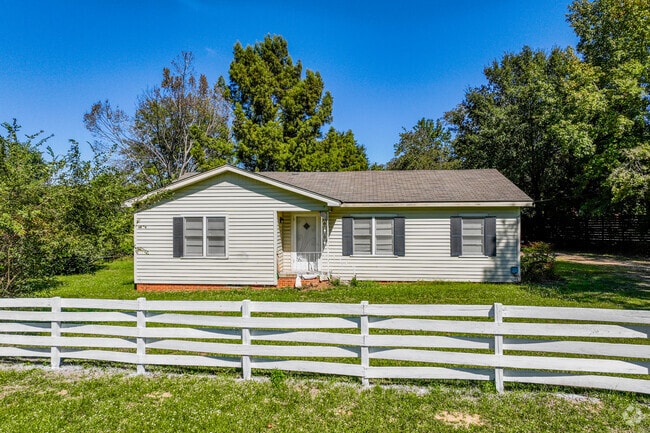 This ranch-style house with a white fence fits the neighborhood of Blanchard perfectly.