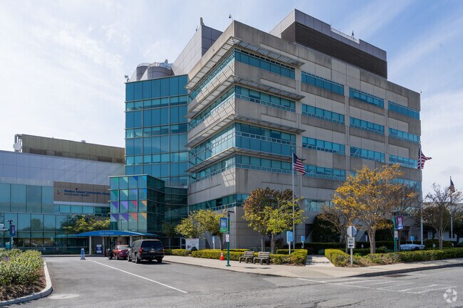 Staten Island University Hospital is a member hospital of Northwell Health in Ocean Breeze.