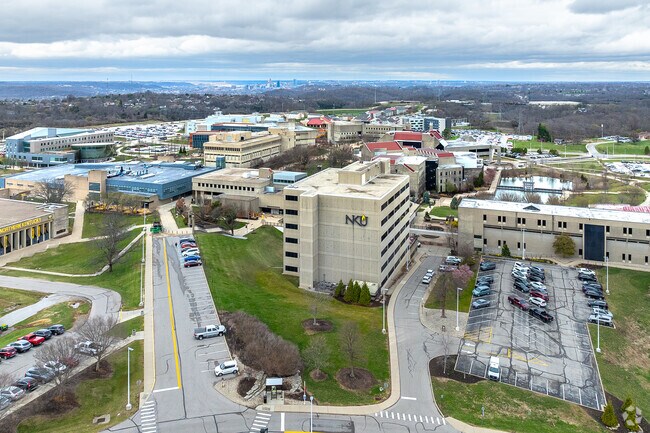 63% of residents in Fort Thomas are college graduates.