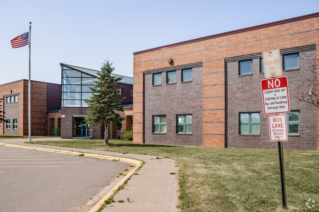 Great Lakes Elementary School of Superior received a B minus on Niche.
