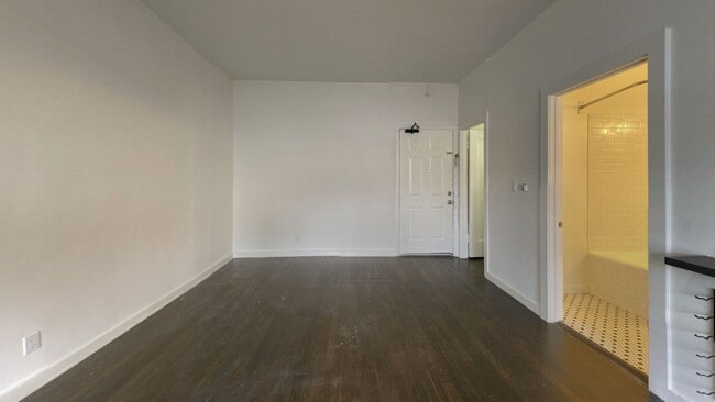 Sunset Apts...Gorgeous Newly Remodeled Apartments..CALL NOW!, Los Angeles, CA 90026 - photo 4
