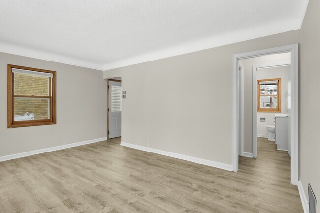 3744 Perry Ave N, Robbinsdale, MN 55422 - photo 6