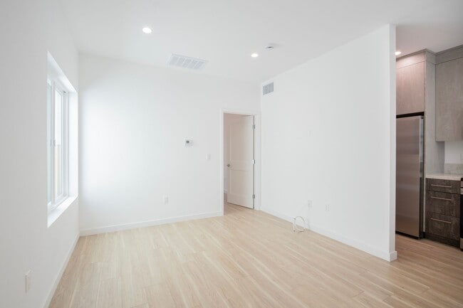 Modern Luxury Living in the Heart of Spaulding Square, Los Angeles, CA 90046 - photo 4