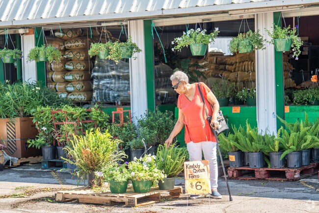 Find your next outdoor plant at the Alabama Farmers Market near East Thomas.