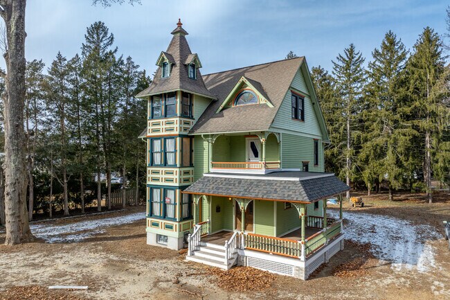 Gran Queen Anne homes with wrap around porches are historically 3 stories tall in Hammonton.