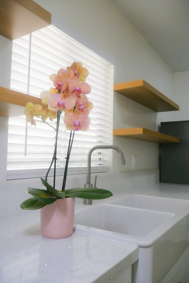 1316 N Hollywood Way Unit A, Burbank, CA 91505