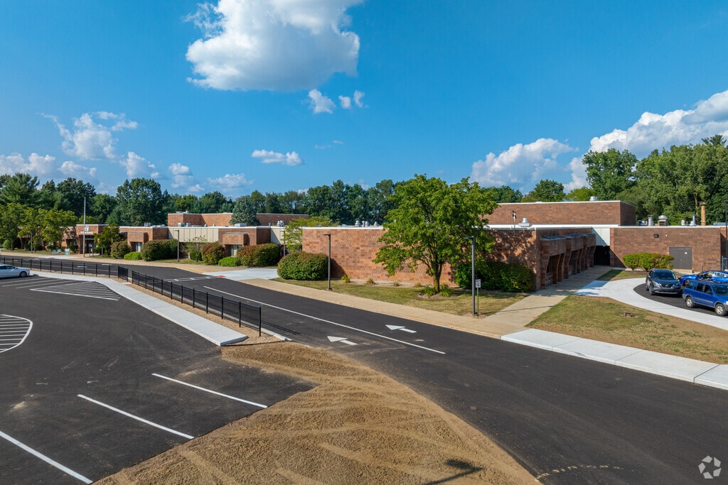Concord Ox-Bow Elementary School teaches grades K-4.