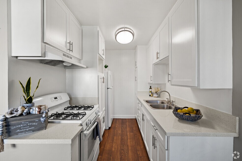 Magnolia Apartments - Your Sherman Oaks Re...