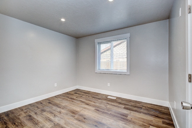 605 E Elgin St, Caldwell, ID 83605 - photo 5