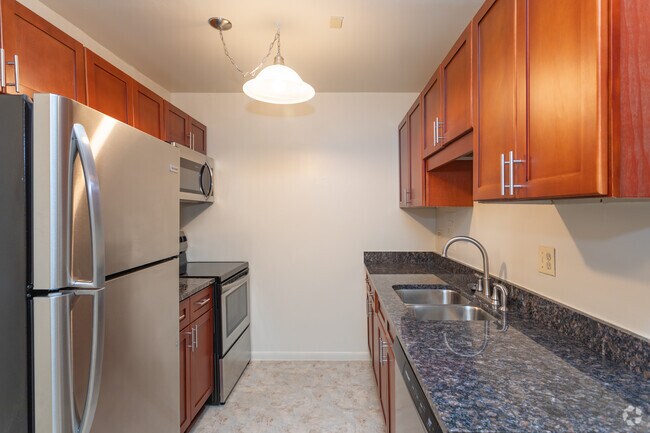 Circle Hill Apartments, Arlington Heights, IL 60004 - photo 4