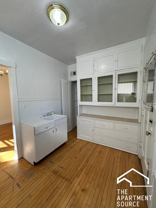 1307 Oak Ave unit W3, Evanston, IL 60201 - photo 2