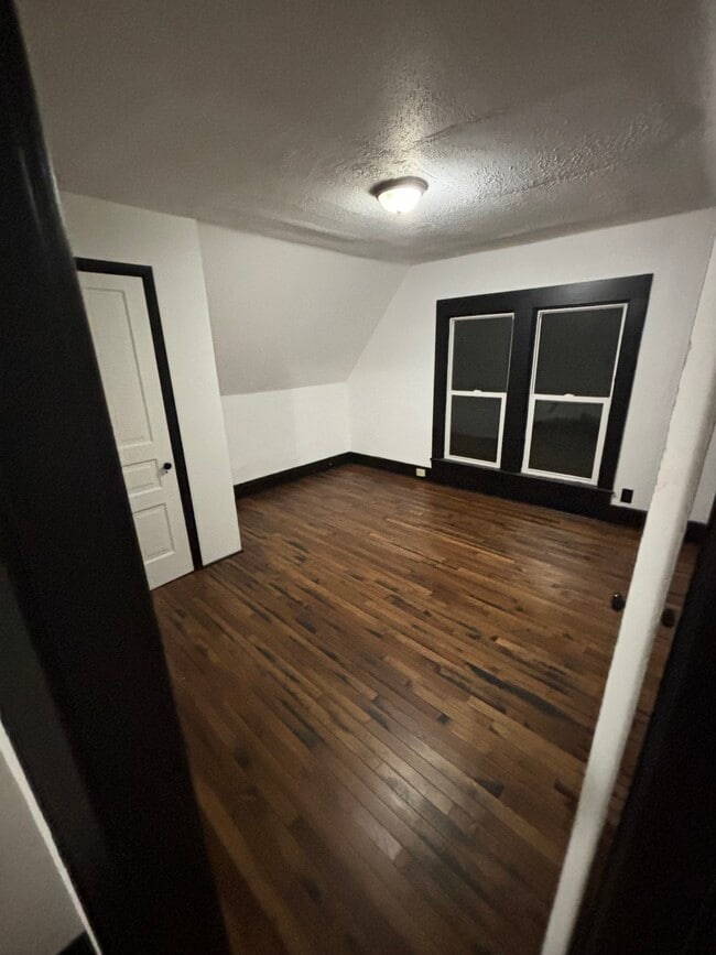 1841 1/2 Highland Ave unit 1841 Highland, Burlington, IA 52601 - photo 7