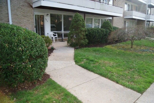 7514 Spring Lake Dr, Bethesda, MD 20817 - photo 2