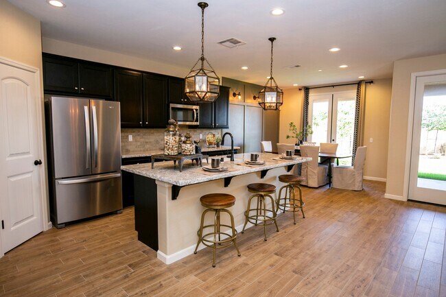 5009 W Sunnyview Ave, Visalia, CA 93291 - photo 7