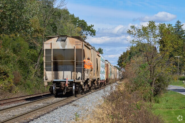 The Western Extension railroad runs through Highfield-Cascade.