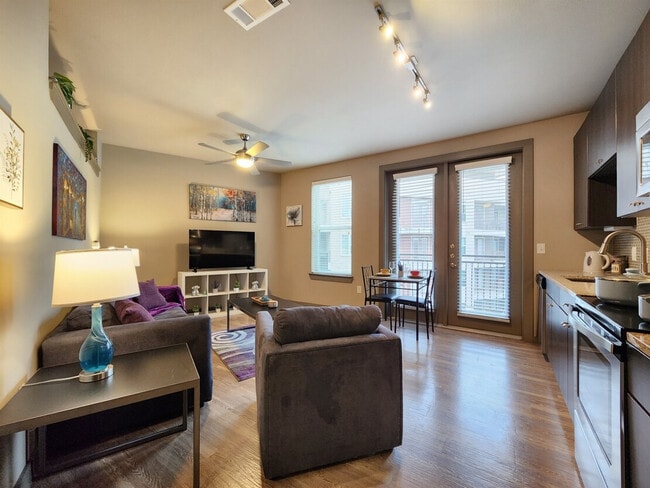 1800 Devonshire Crescent unit ID1359148P, Houston, TX 77030 - photo 4