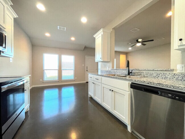 100 W Windmill Way, Waco, TX 76706 - photo 6