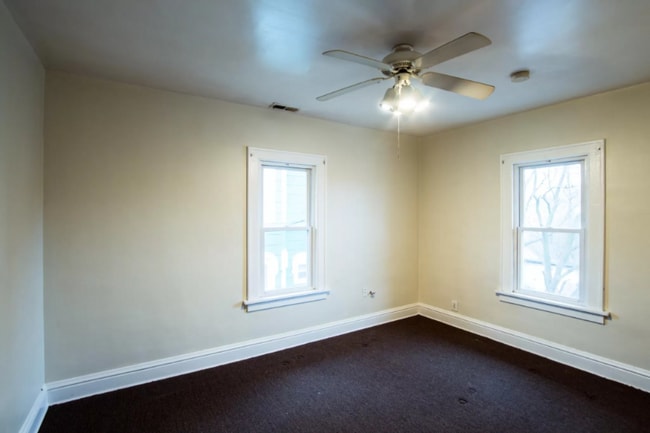 511 W Marion St unit 2, Joliet, IL 60436 - photo 3