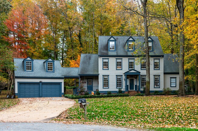 Many homes in Seaford feature Colonial-style architecture.