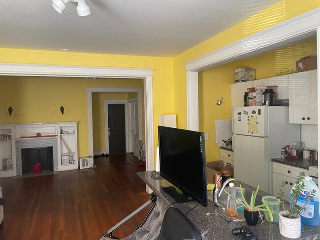 43 Orkney Rd unit 4-bed 2-bath, Brighton, MA 02135 - photo 2