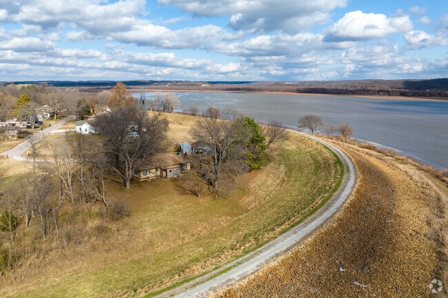 Cleveland is located right next to Lake Keystone.