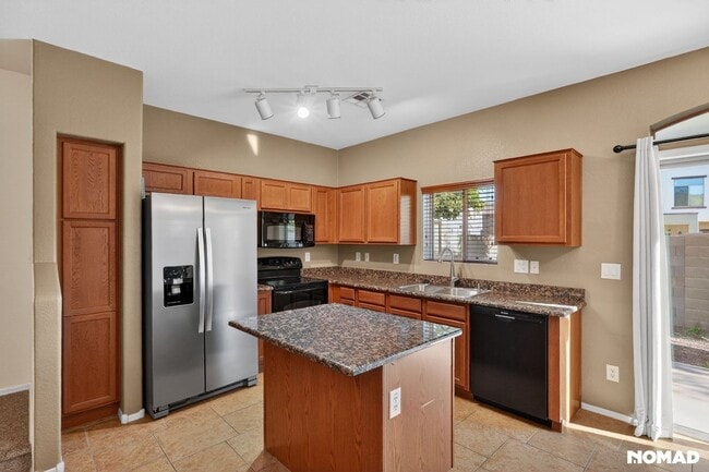 2725 E Mine Creek Rd, Phoenix, AZ 85024 - photo 3