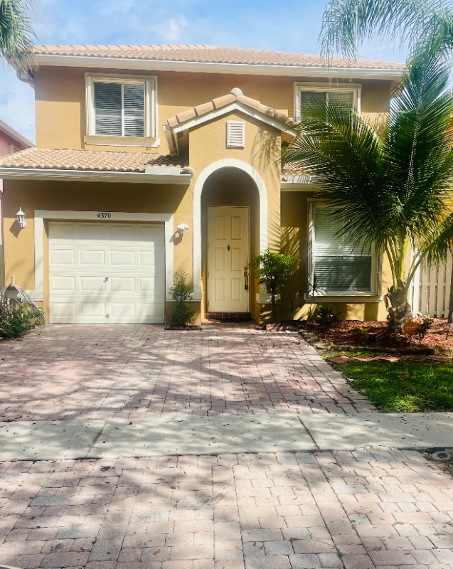 4370 Lake Lucerne Cir, West Palm Beach, FL 33409