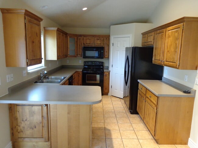 465 W 1780 N, Orem, UT 84057 - photo 2