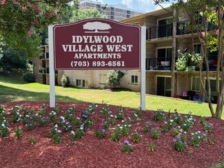 7612 Matera St, Falls Church, VA 22043