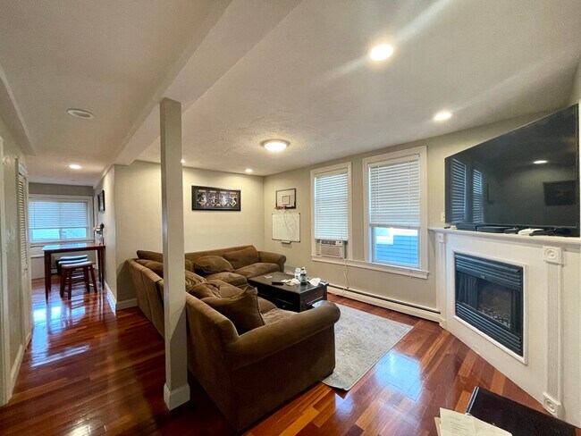 139 L St unit 1, Boston, MA 02127 - photo 3