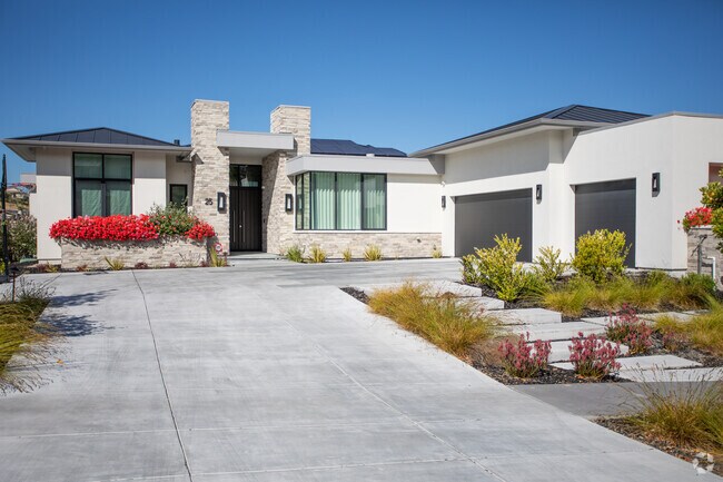The newer, modern homes in Orinda have all the finest amenities.