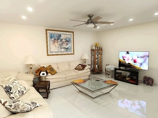 522 Normandy Ln, Delray Beach, FL 33484