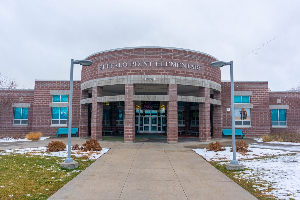 Buffalo Point School provides education in the neighborhood of 
Syracuse.