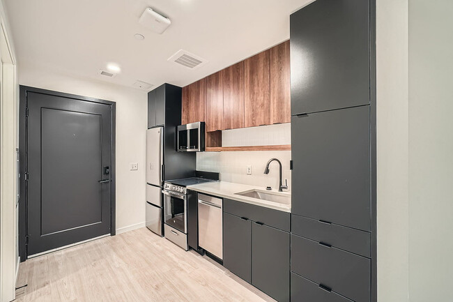 2059 19th St - Web Quality - 004 - 13 Studio 3 730