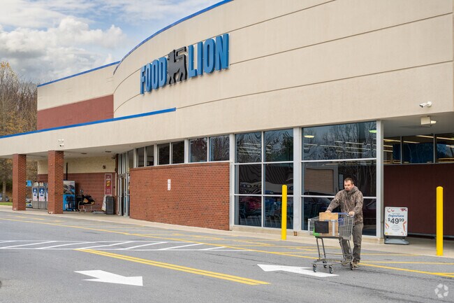 Food Lion near Woodbine is ideal for stocking up on everyday groceries and essentials.