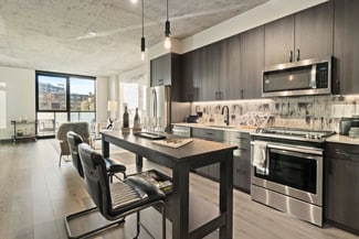 160 N Ada St, Chicago, IL 60607