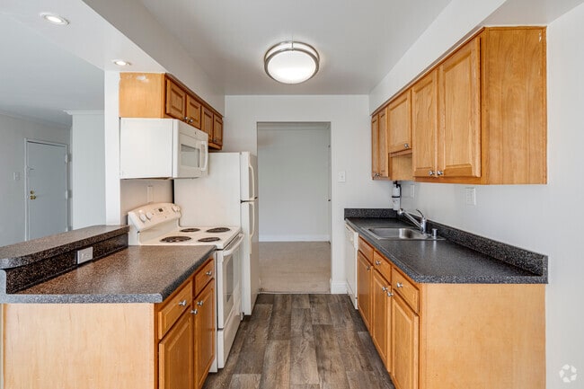 The Apartments at The Sycamores, Reston, VA 20190 - photo 6