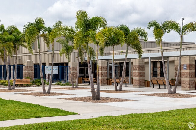 Pine Ridge Middle School in Naples is an A rated School by Niche Ratings with 900 students.