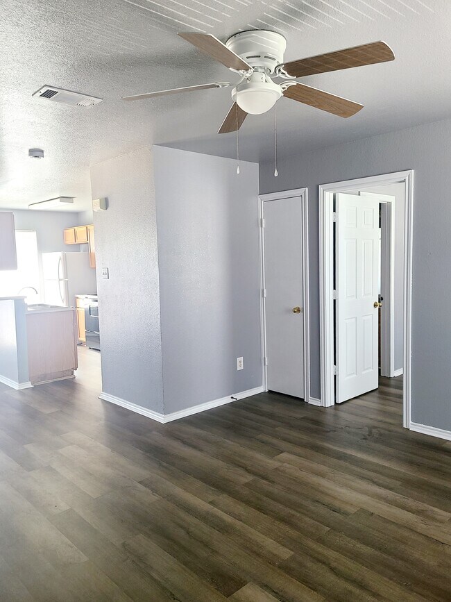 1707 Spring Rose Cir unit D, Killeen, TX 76543 - photo 4