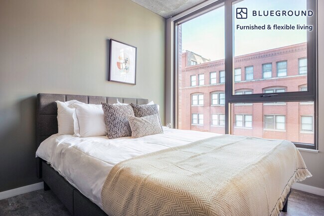 939 W Washington Blvd unit FL4-ID285, Chicago, IL 60607 - photo 5