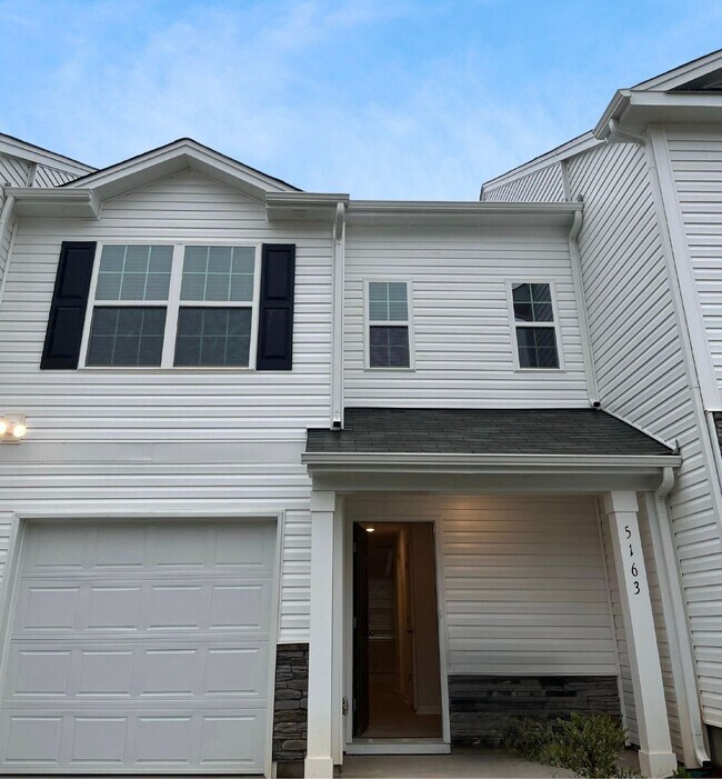 5163 Hyrule Dr, Charlotte, NC 28262