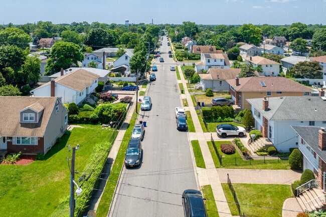 New Cassel has a wide mixture of modern homes in the area.