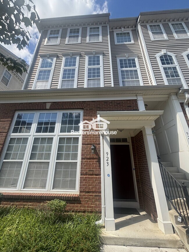 923 Pine Forest Ln, Kettering, MD 20774