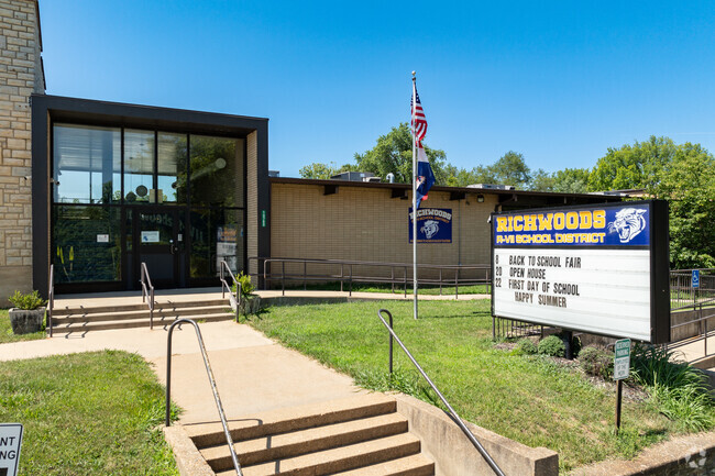 Richwoods Elementary School serves students in the Washington County community.