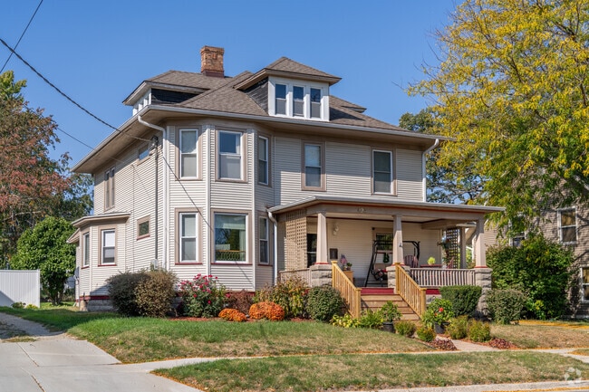 Historic craftsman style homes are scattered throughout Look West.