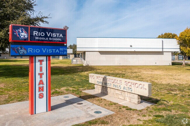 Rio Vista Middle School serves grades 7-8 in Fresno.