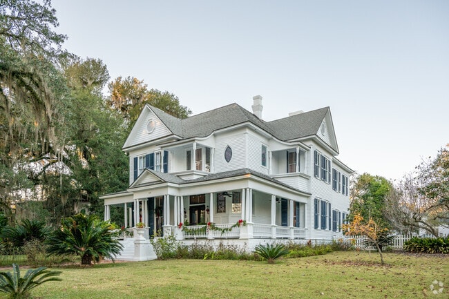 Quincy's White Squirrel Inn is a Queen Anne Victorian Inn and venue, built by Coca-Cola in 1895.