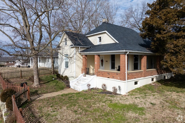 Bungalows in varying styles can be found throughout Poplar BLuff.